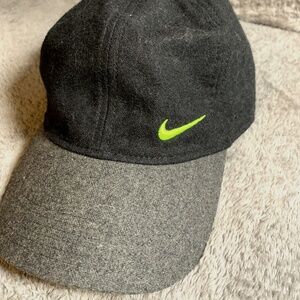 Black Nike golf baseball hat